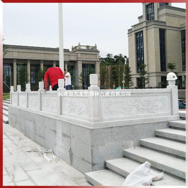 1618472559481512.jpg 石雕升旗臺(tái)欄桿圖片